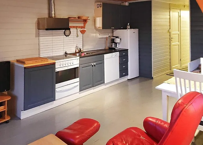 4 Person In Gravdal-by Traum